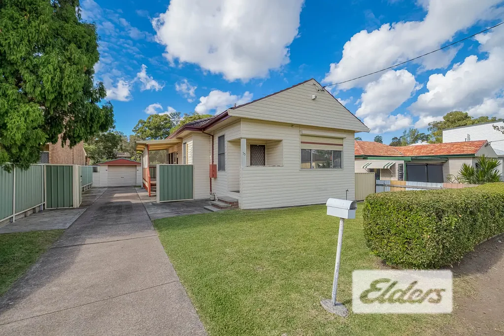 Jesmond 3房  Charming Cottage with Updated Bathroom & Secure Side Access to Garage
