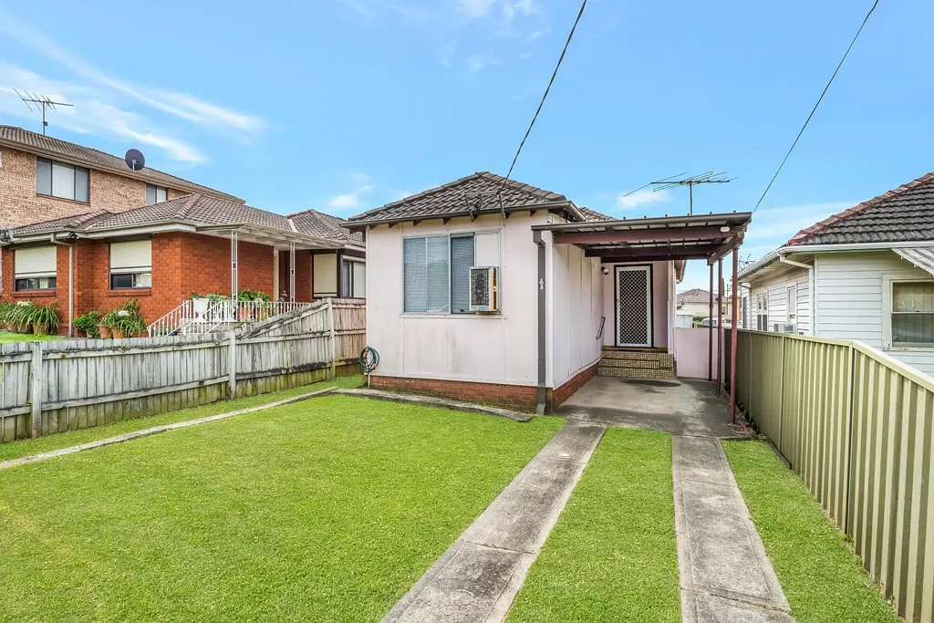 8A Avisford Street, Fairfield, NSW 2165