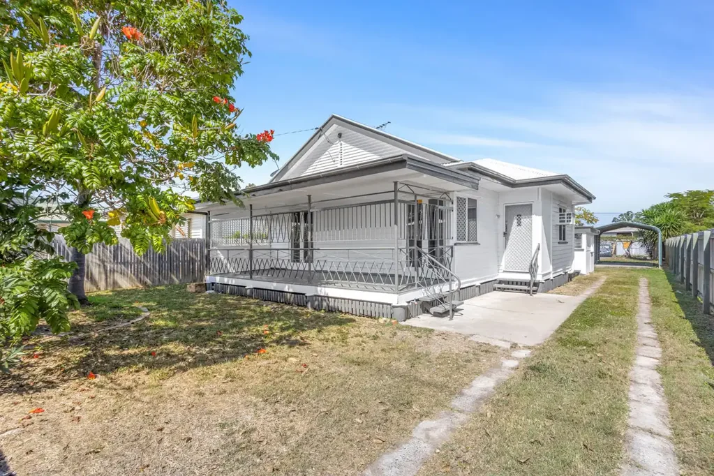 Park Avenue 3 Bedroom Charming, Freshly presented home  with Large Yard