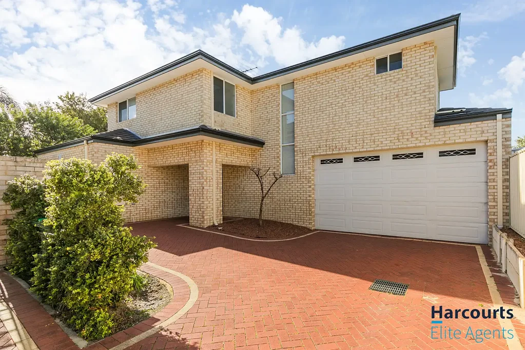 Rockingham 3 Bedroom Modern Coastal Retreat, Steps from the Ocean