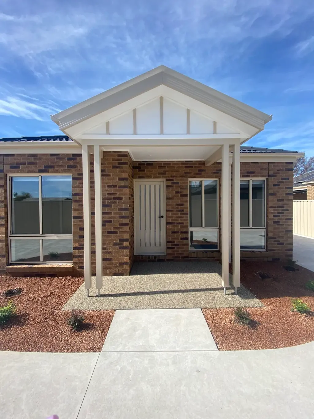 Modern 2-Bedroom Townhouse in Prime Location