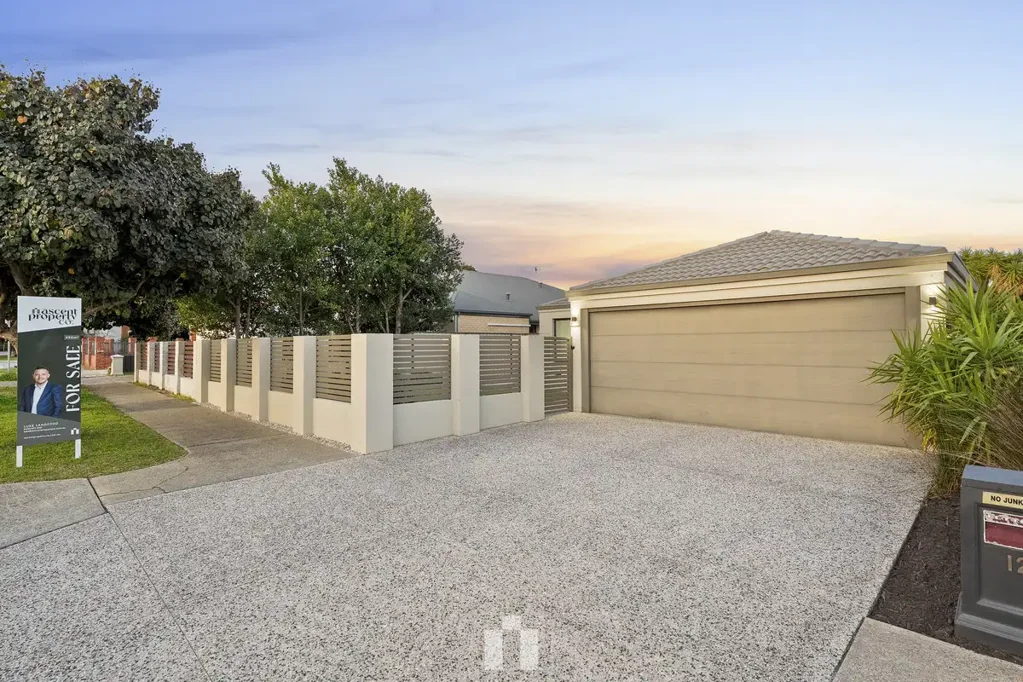 12 Deanmore Bend, Hammond Park, WA 6164