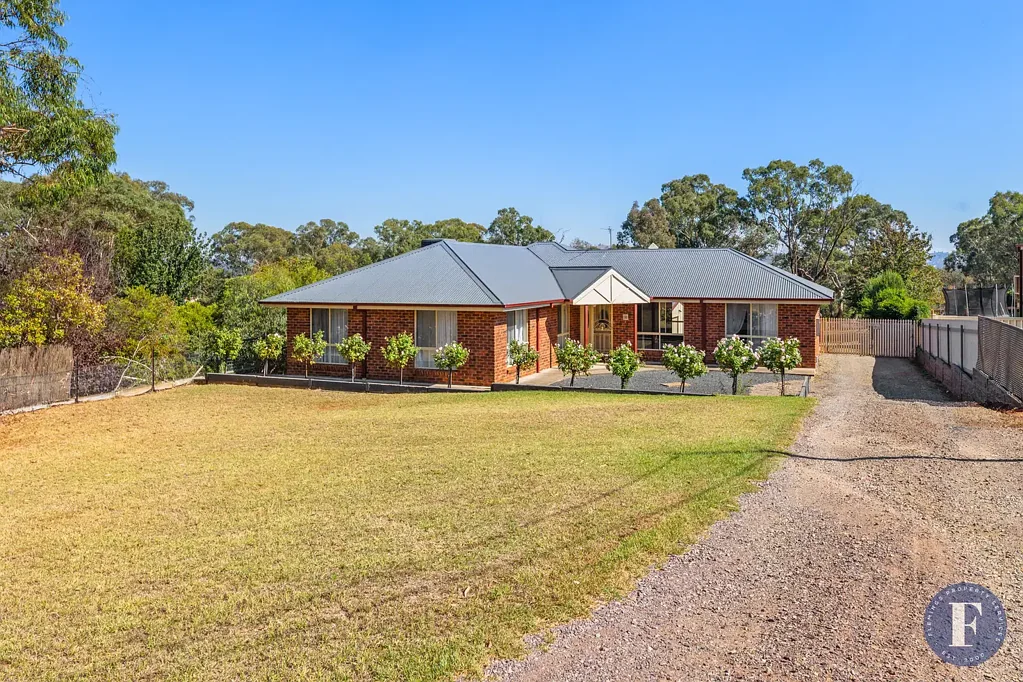 Cootamundra 4 Bedroom The Complete Family Package - Space, Comfort & Versatility