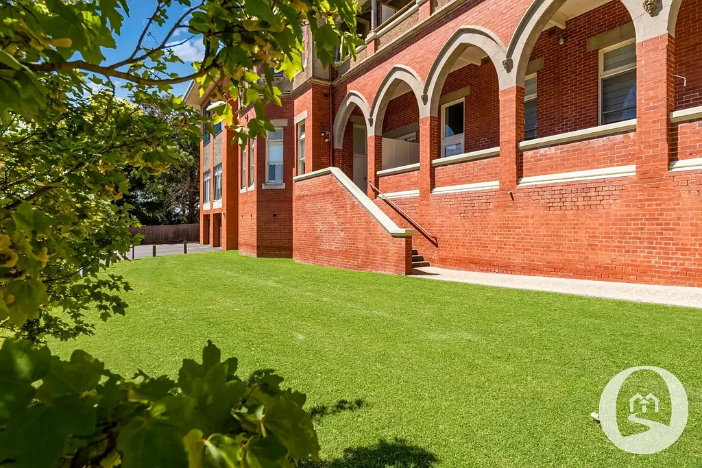 Kennington 3 Bedroom Heritage Apartment for Sale in Bendigo – 4/202 St Aidans Road, St Aidans Park