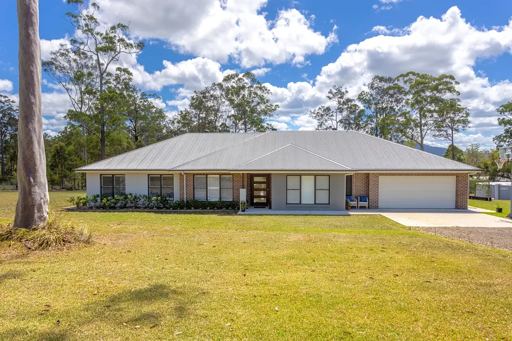 Beautiful 4 bedroom home available now