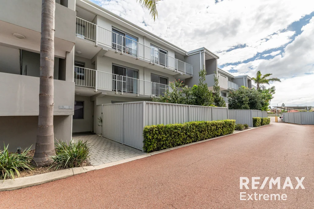 9/7 Groves Avenue, Attadale, WA 6156