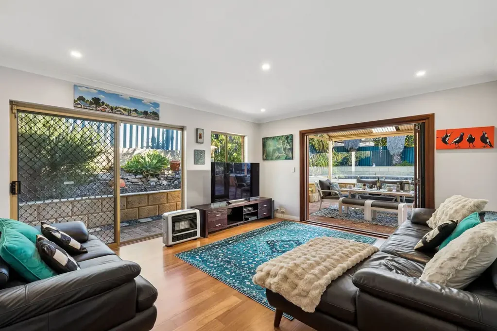 Beldon 4कमरा Stylishly Renovated Family Living with Resort-Style Entertaining