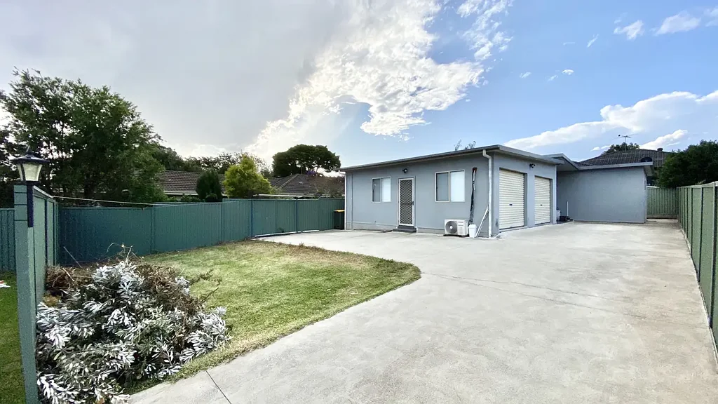 4-bedroom house with 3 bathrooms in a convenient location