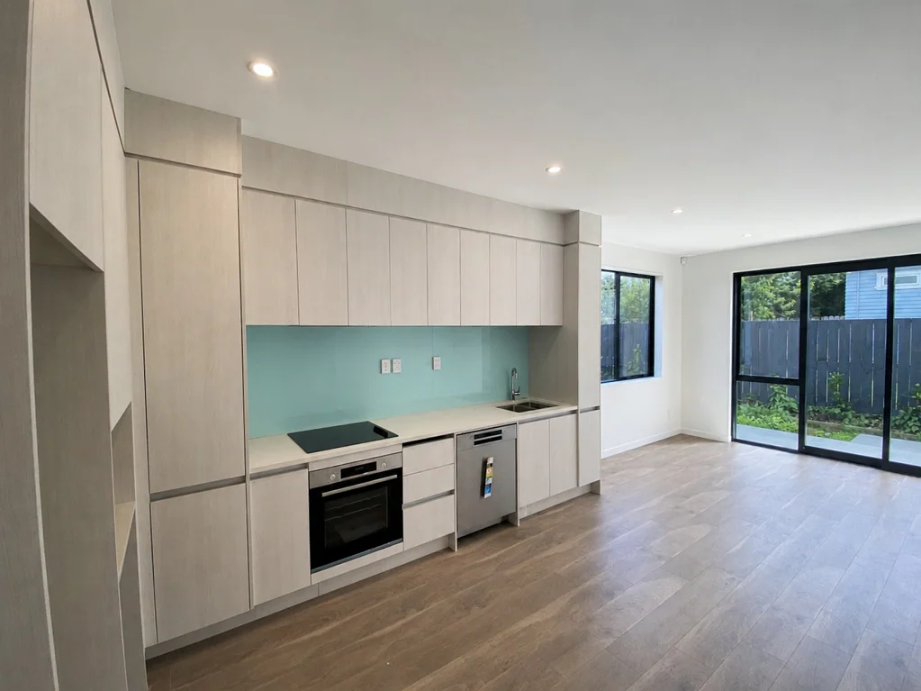 Te Atatu Peninsula, 2 Bedrooms