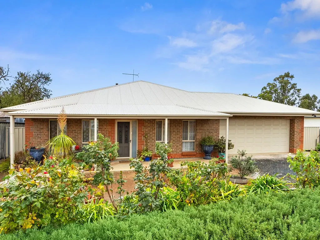 15 Charles Street, Saddleworth, SA 5413