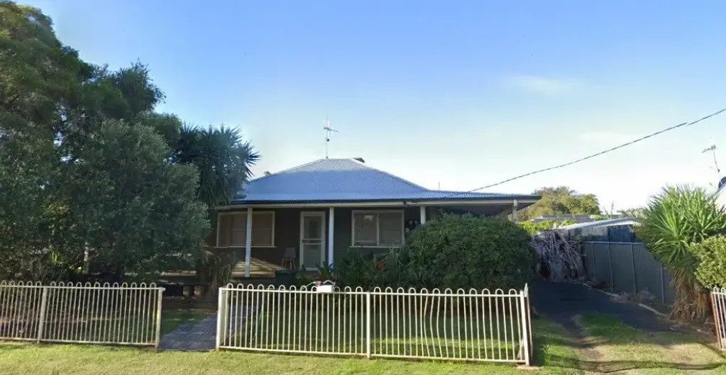 2 Bedrooms + Sleepout - Handy Location