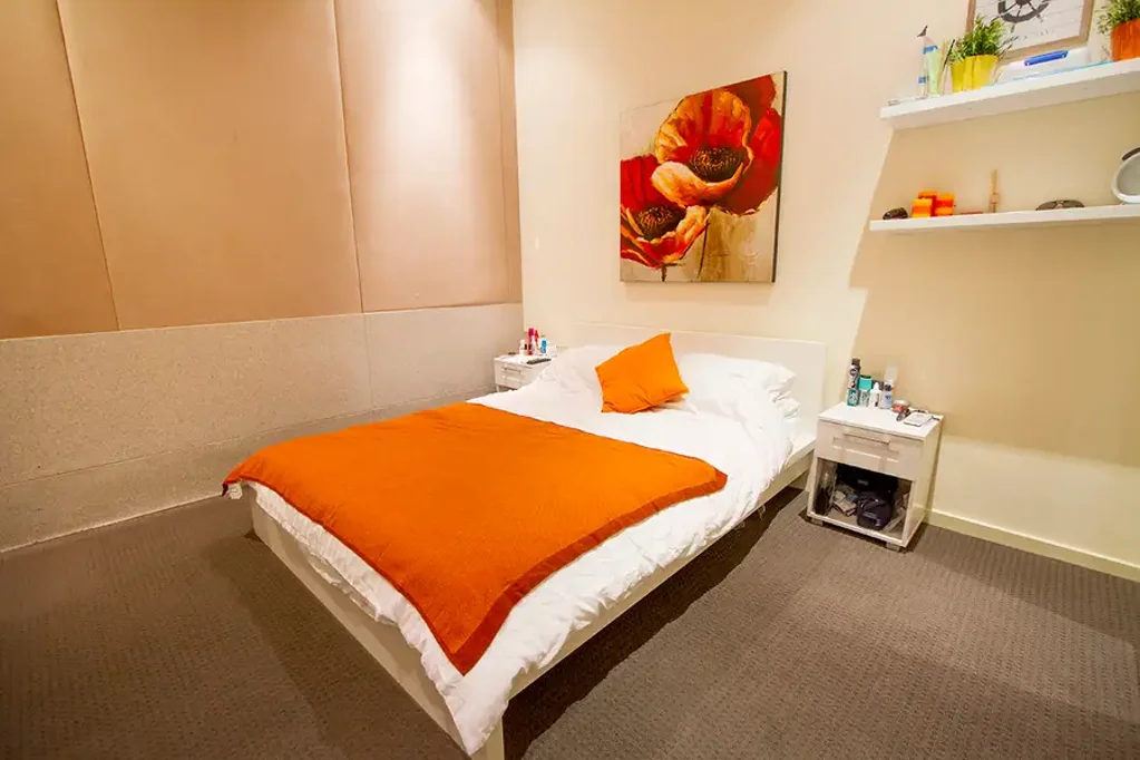 FULLY FURNISHED ROOM incl BILLS, HIGH SPEED INTERNET