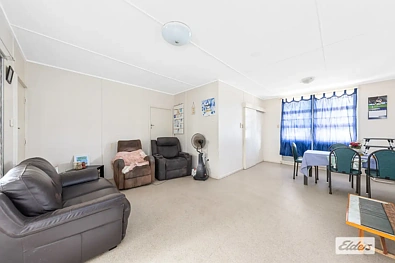 Silid Pahingahan - 6 Racecourse Road, Emerald, QLD 4720