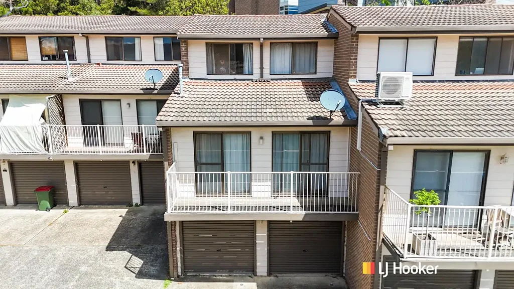 Lithgow 3ਬੈੱਡਰੂਮ Tri-Level Strata Title Townhouse