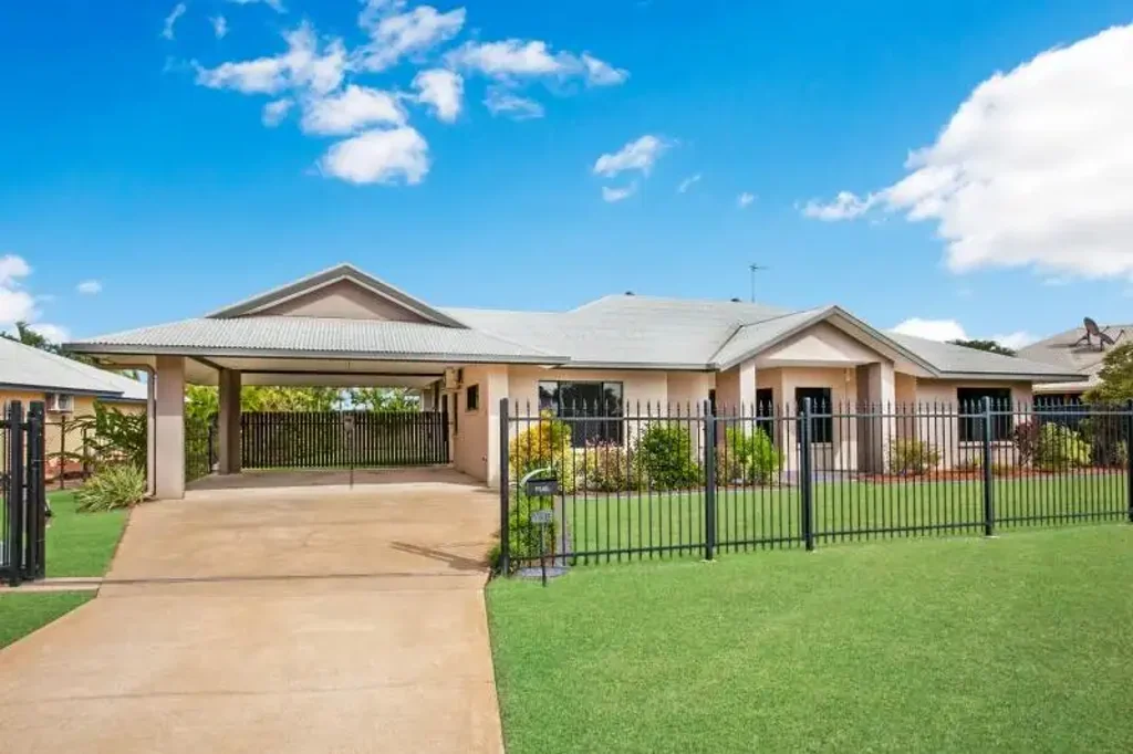 PERFECT FAMILY HOME WITH POOL! PET FRIENDLY!