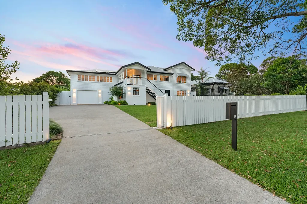 Pomona 4ਬੈੱਡਰੂਮ Stunning Queenslander in heart of town