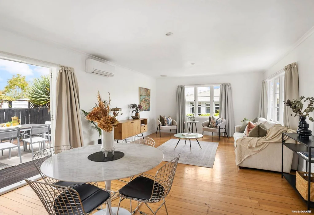 2 Bed 1 Bath - Cute, spacious & Pet friendly,