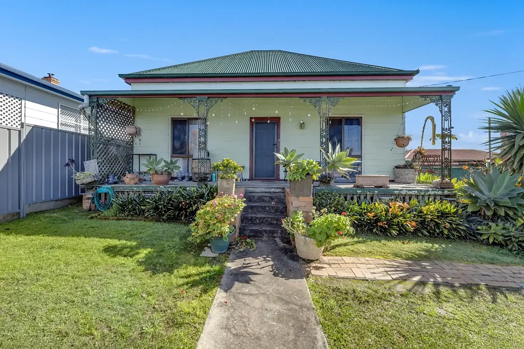 West Kempsey 3 Slaapkamer Big Block, Great Location & Plenty of Potential!