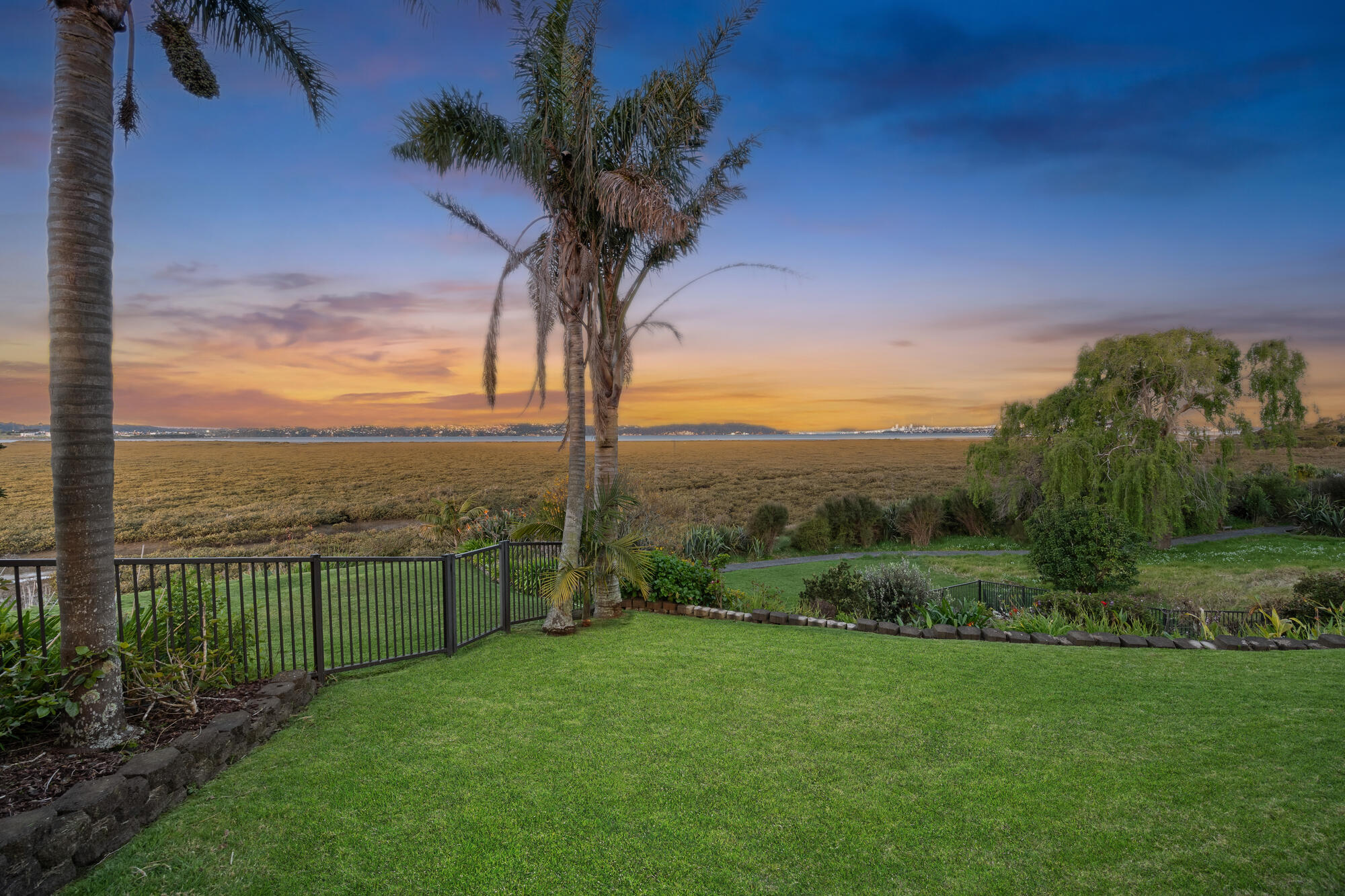 36 Dawnhaven Drive, Te Atatu Peninsula, photo 7