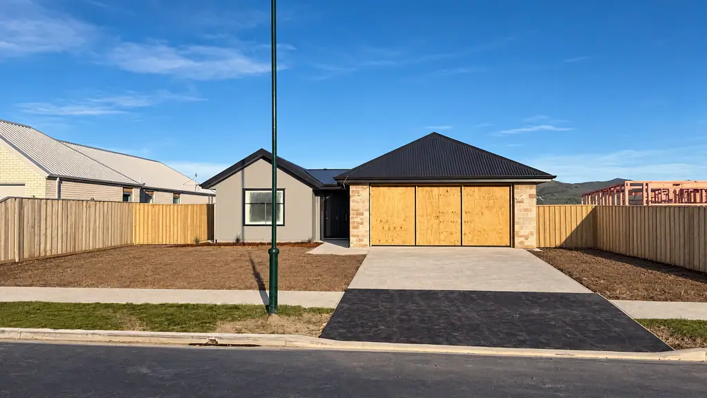 Halswell 3Kwarto Turn-Key Living with Reserve & Port Hills Outlook!