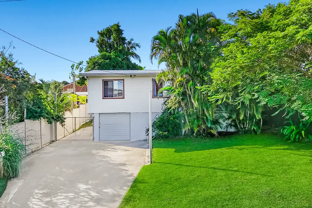 17 Jimmieson Avenue, Labrador, QLD 4215