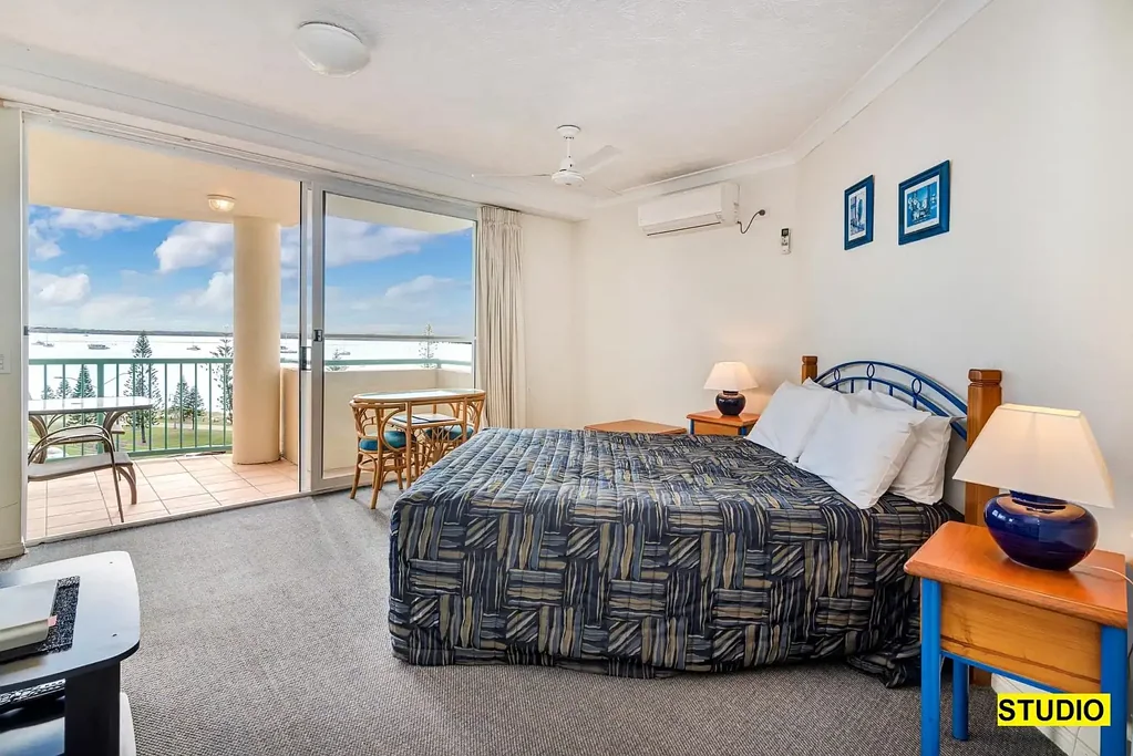 UNRESTRICTED WATER VIEWS - UNFURNISHED STUDIO APARTMENT