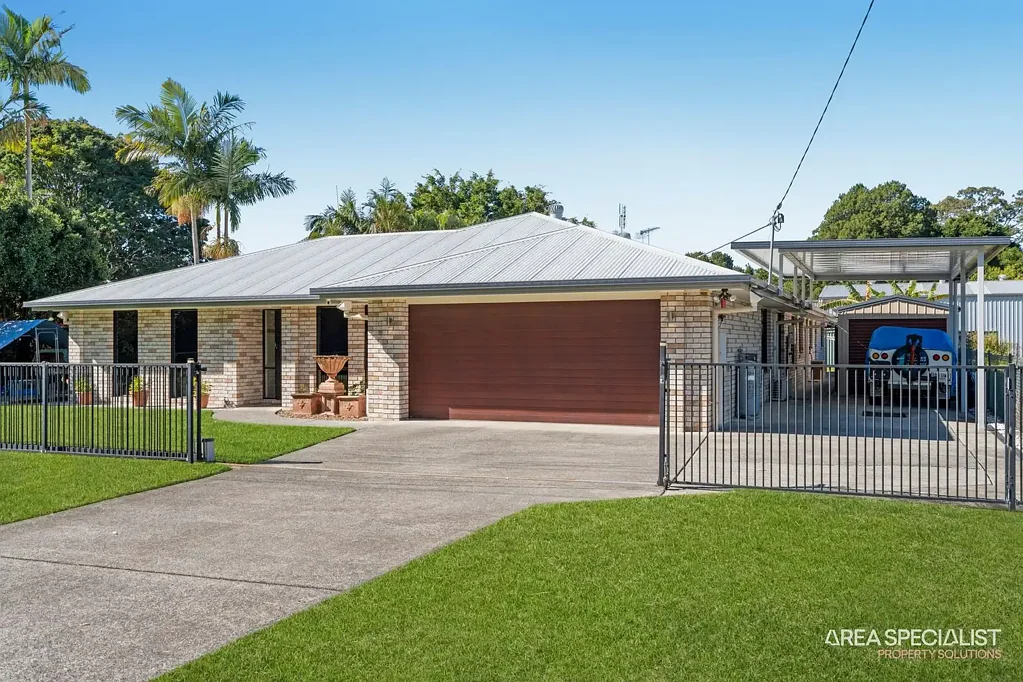 Jacobs Well 7房  The Ultimate Dual Living Retreat | Pool, Shed, 1,012m² & 500m to the Water's Edge
