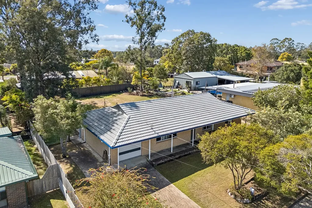 Redbank Plains 3房 拥有宽敞空间、多功能性和巨大潜力的家庭住宅，占地 1,047 平方米 Family Home with Space, Versatility & Huge Potential on 1,047 m2 Block