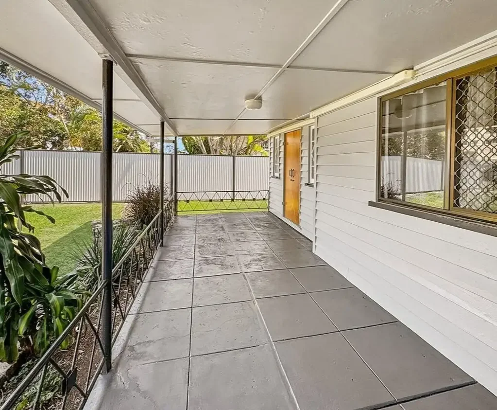 MODERN COASTAL COMFORT AT BARNEY POINT