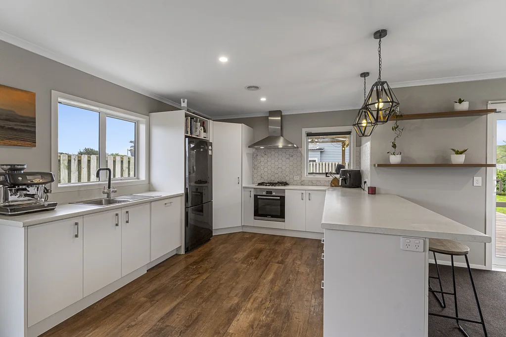Otaki 3 Bedroom Open Plan Living with All Day Sun