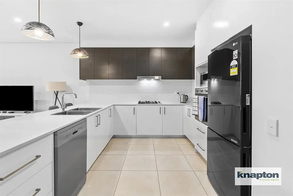 Roselands 1 Bedroom Stylish Oversized Apartment in Prime Roselands Location