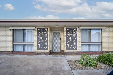 Broadview 2कमरा Fully Renovated 2 Bedroom Unit - Rear of Group of 3