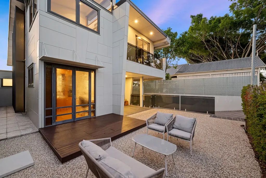 Paddington 5Zimmer Stunning Contemporary in Elevated Paddington locale.