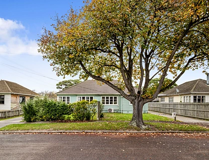 38 and 40 Riley Crescent, Woolston, Christchurch City, 3 ਕਮਰੇ, 2 ਬਾਥਰੂਮ, House