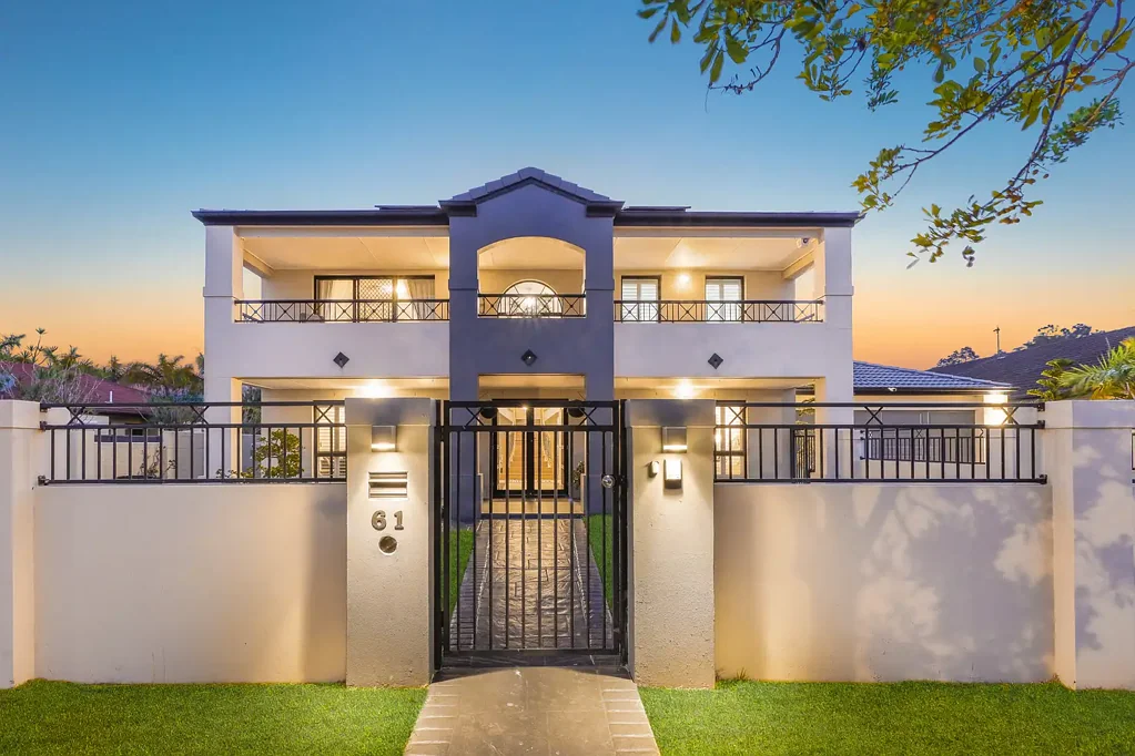 Helensvale 5房  An Elegant Executive Family Home Sure to Impress!