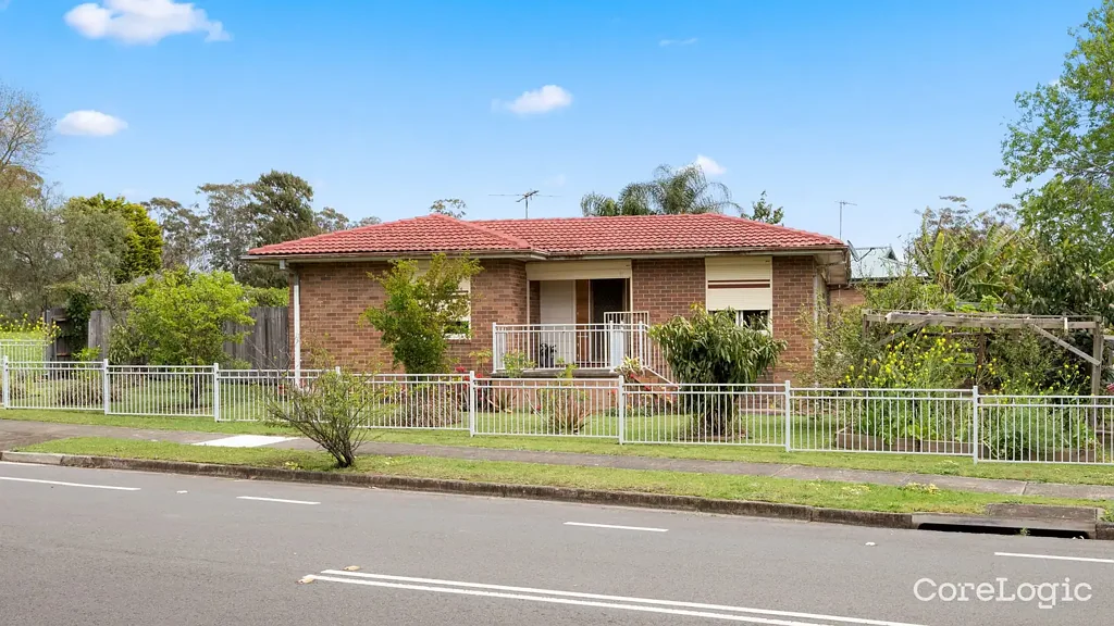 Three Bedroom Freshly Furbished House For Rent at macquariefields.