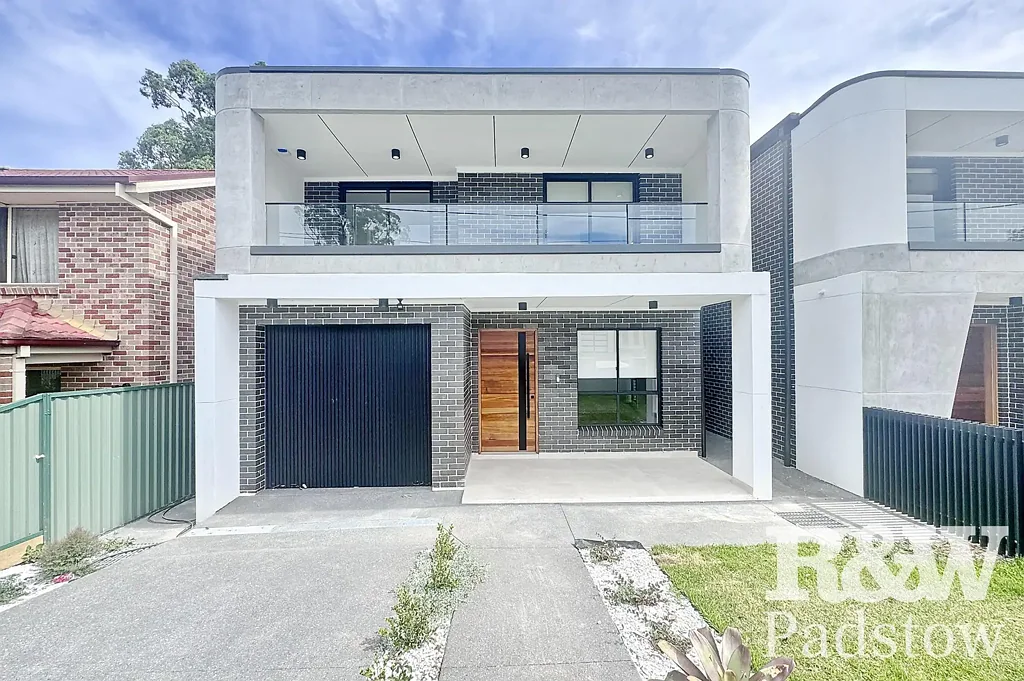 Quiet Street, Prime Location - Walk to Train, Shops & Enjoy a Lifestyle of Comfort and Ease