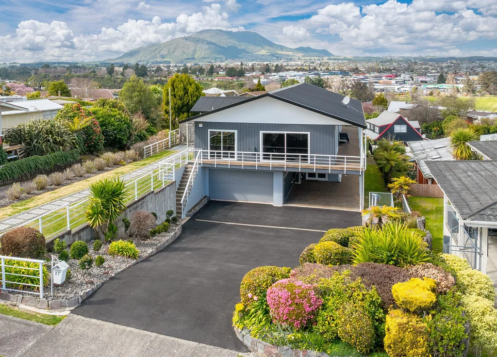 Nukuhau 5कमरा Lake Views, Serious Space & Dual-Income Potential