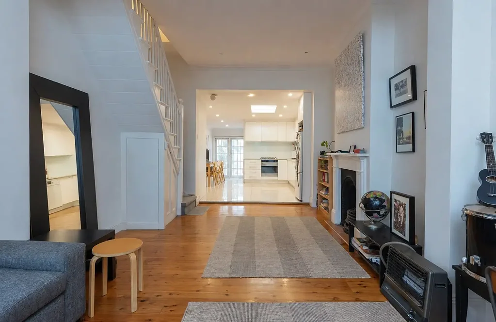 Classic Victorian Home In Quiet & Central Location