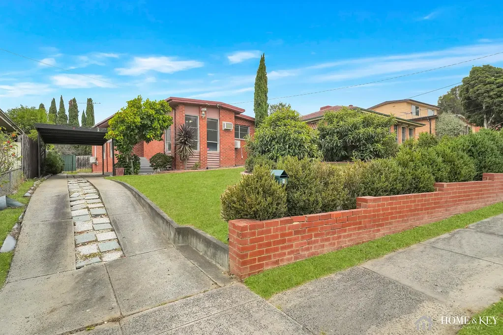 Charming Family Home in Watsonia HUGE ELECTRICITY SAVINGS $$$$