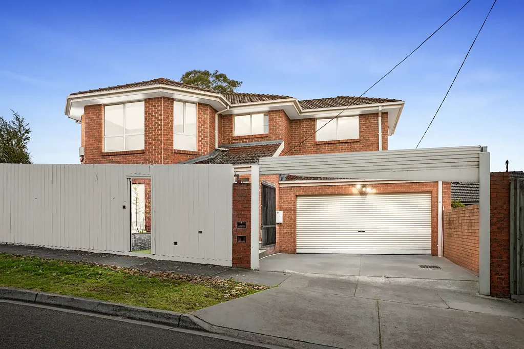 Malvern East 4Habitaciones Traditional Family Home Complimented by Easy Living