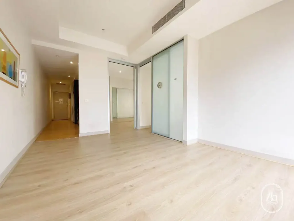 Modern 2-Bedroom Apartment with Whitegoods in the Heart of Melbourne CBD