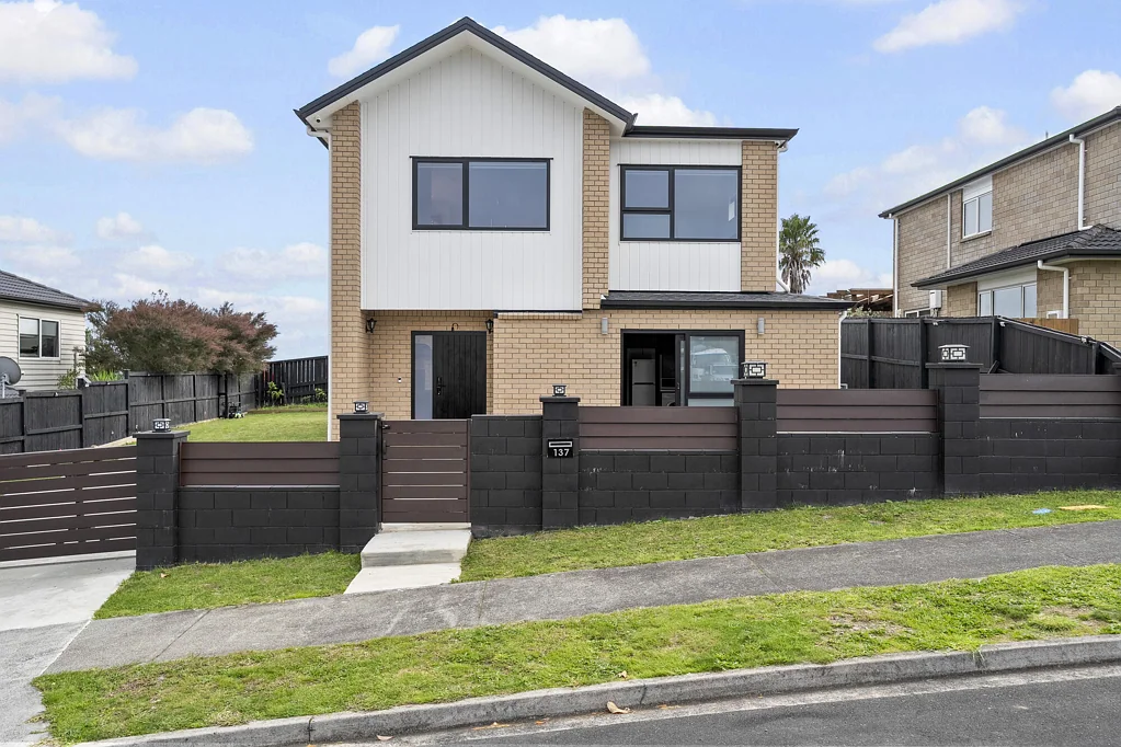 Papakura 5房  5 BED 2 LIVING & RUMPUS + CITY VIEWS