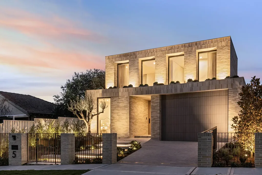 Strathfield 5Zimmer Brand new North facing designer masterpiece in blue-chip address