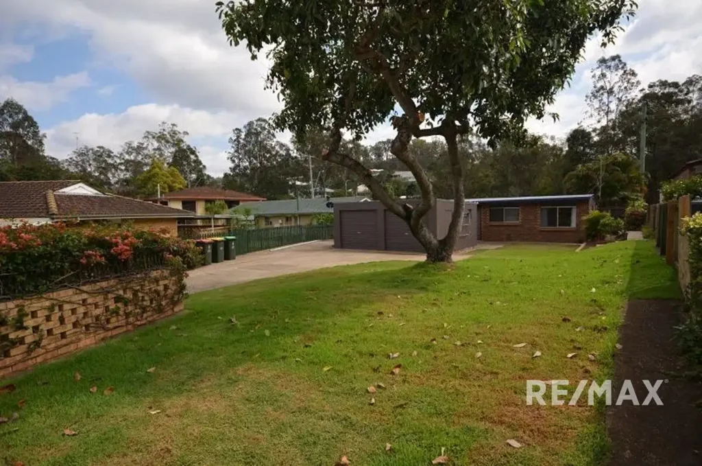 AS PROPERTY FEATURES DUAL STREET FRONTAGE, PLEASE ENTER FROM 118 CARRARA ST!