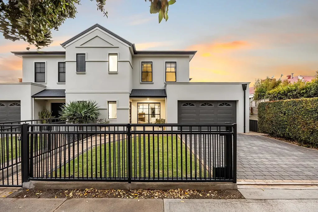 Brighton 3ਬੈੱਡਰੂਮ A bright & easy-care coastal lifestyle just 300m from the Brighton coastline…