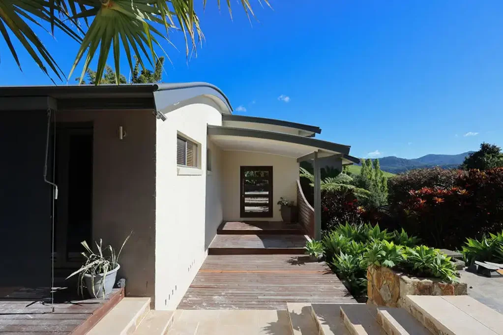 SPACIOUS FAMILY HOME IN BOAMBEE EAST