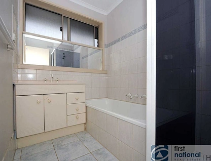 24 Julius Crescent, Noble Park, South East Melbourne, 3 Kuwarto, 1 Banyo, House
