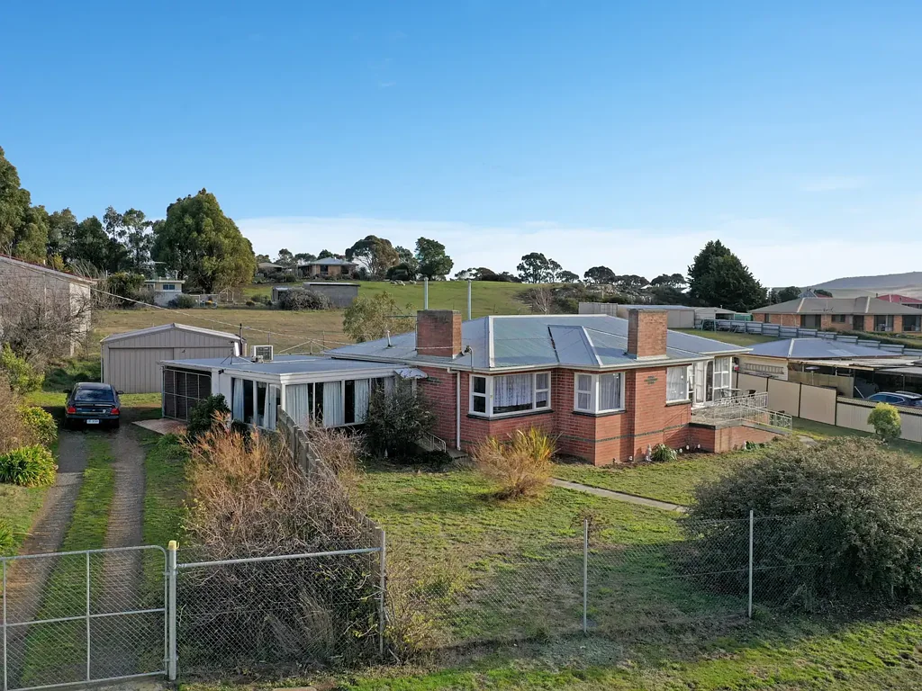 Oatlands 3 Bedroom Charming Family Home on a Generous Level Block
