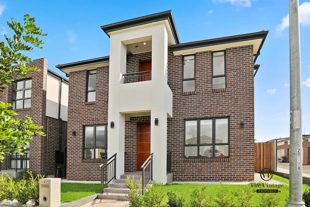 4 Schuppan Street, Oran Park, NSW 2570